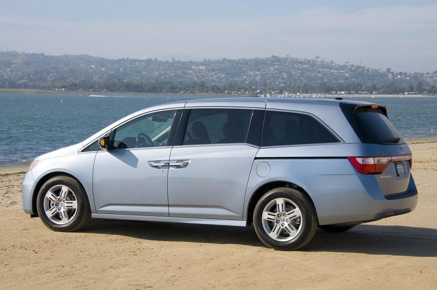  Honda Odyssey 2011 года  (фото 32 из 162)